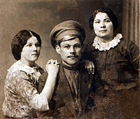 А.И.Петренко с сёстрами