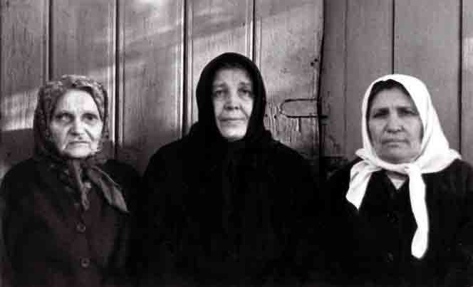 Монахиня Гавриила (в центре)